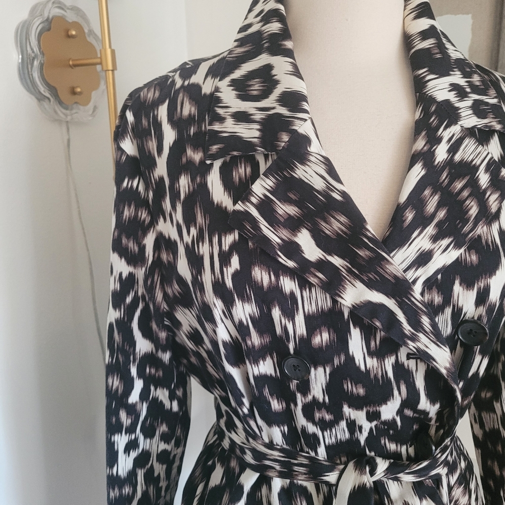 Dana Buchman Double Breasted Animal Print Trench Coat Size Large Lightweight - Picture 2 of 14
